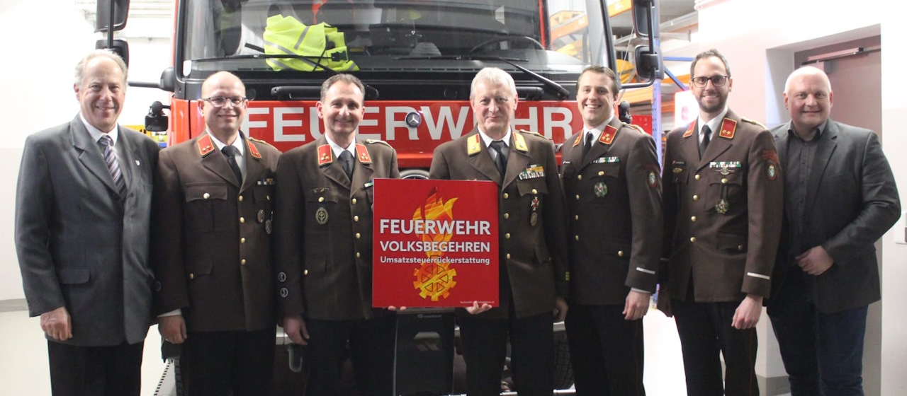 Die Freiwilligen Feuerwehren der Marktgemeinde Gössendorf und die Gemeindeführung rufen gemeinsam zur Unterstützung des Feuerwehr Volksbegehrens auf. Unterschreiben Sie jetzt online oder im Gemeindeamt!