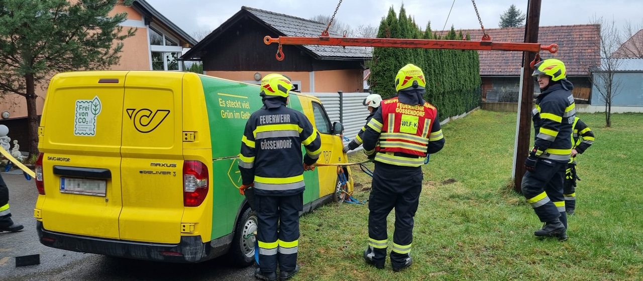 14. März - Bergung eines festgefahrenen Transporters